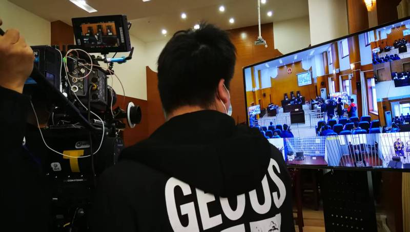 AI生成VS人工创意——独山县广告片拍摄公司的技术浪漫主义实践